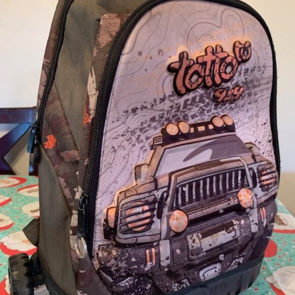 Very Cool TOTTO 4 X 4 Camo Backpack, with wheels and extending handle - Picture 9 of 16
